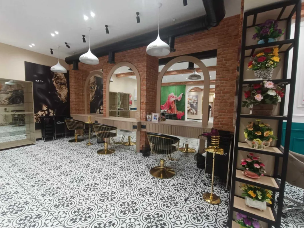 Satılır obyekt 200 m²