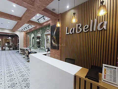 Satılır obyekt 200 m²