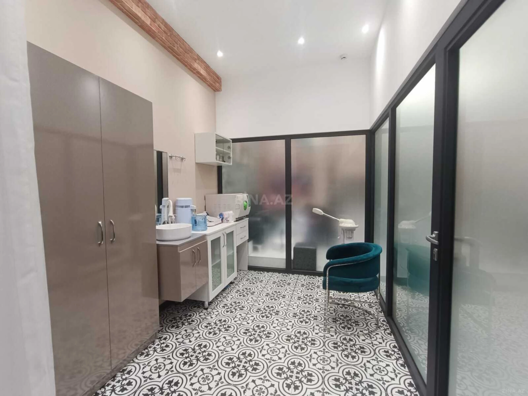 Satılır obyekt 200 m²