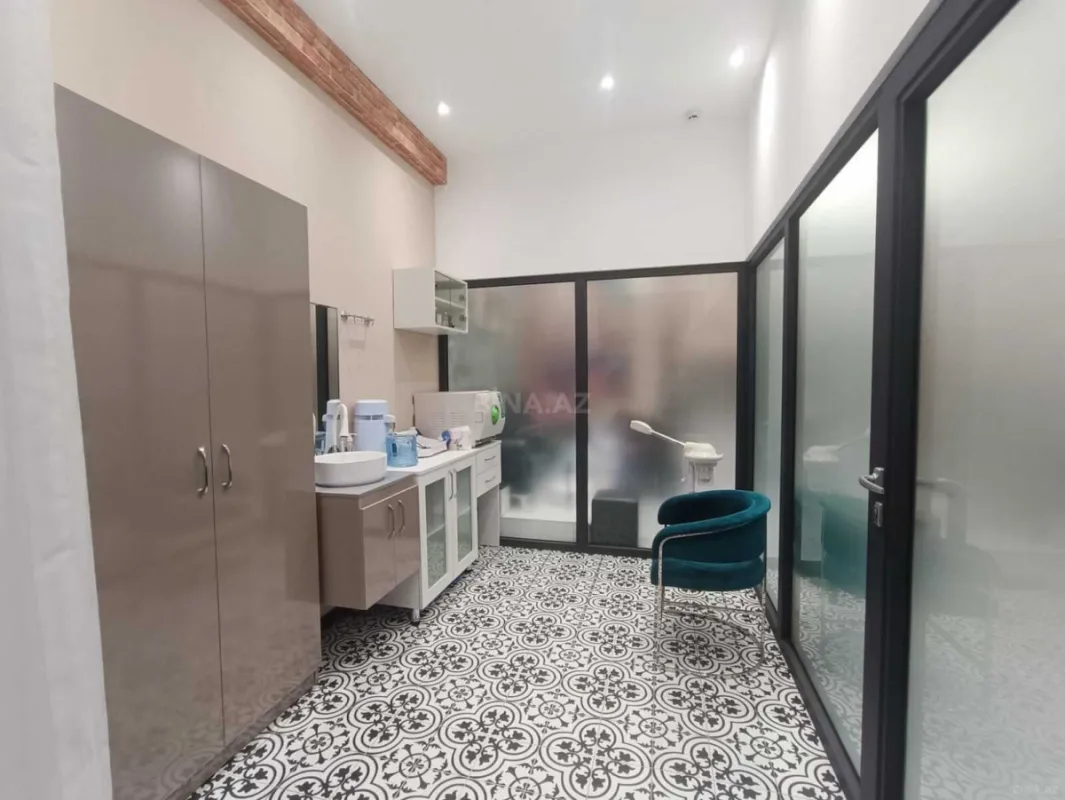 Satılır obyekt 200 m²