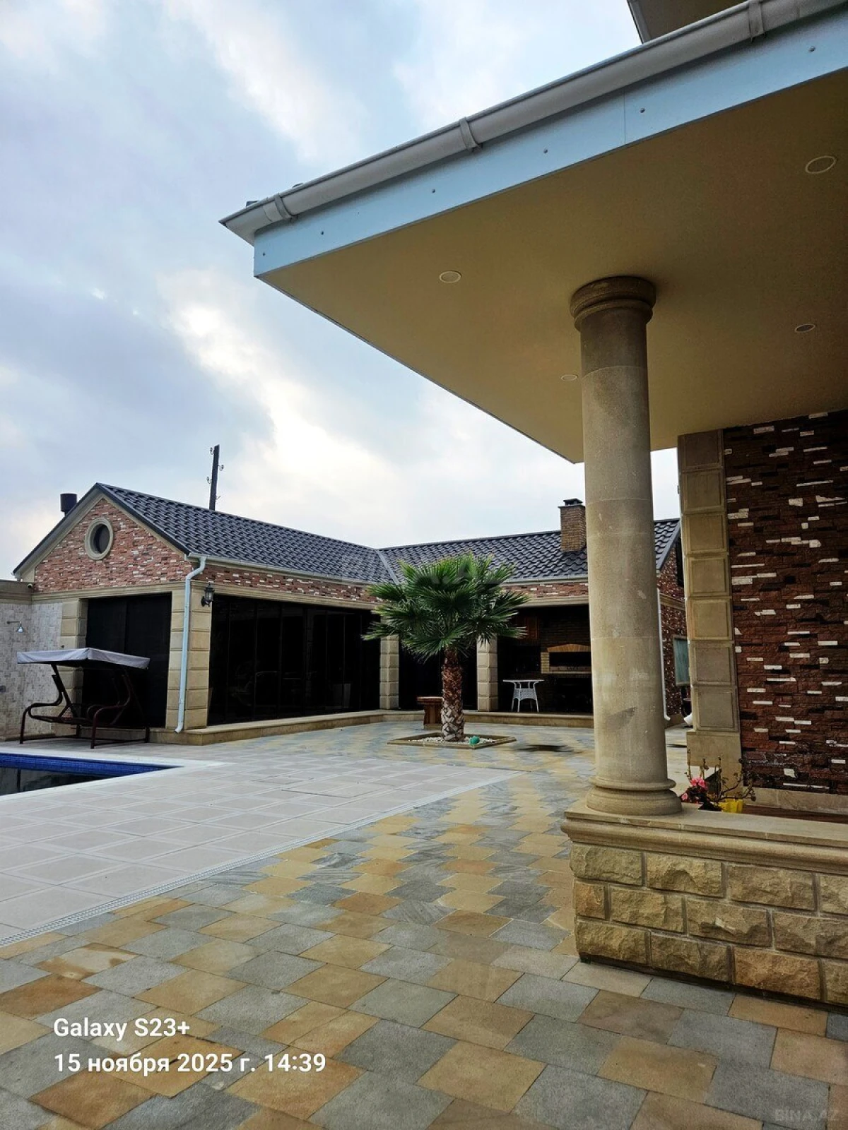 Satılır 6 otaqlı həyət evi 400 m²