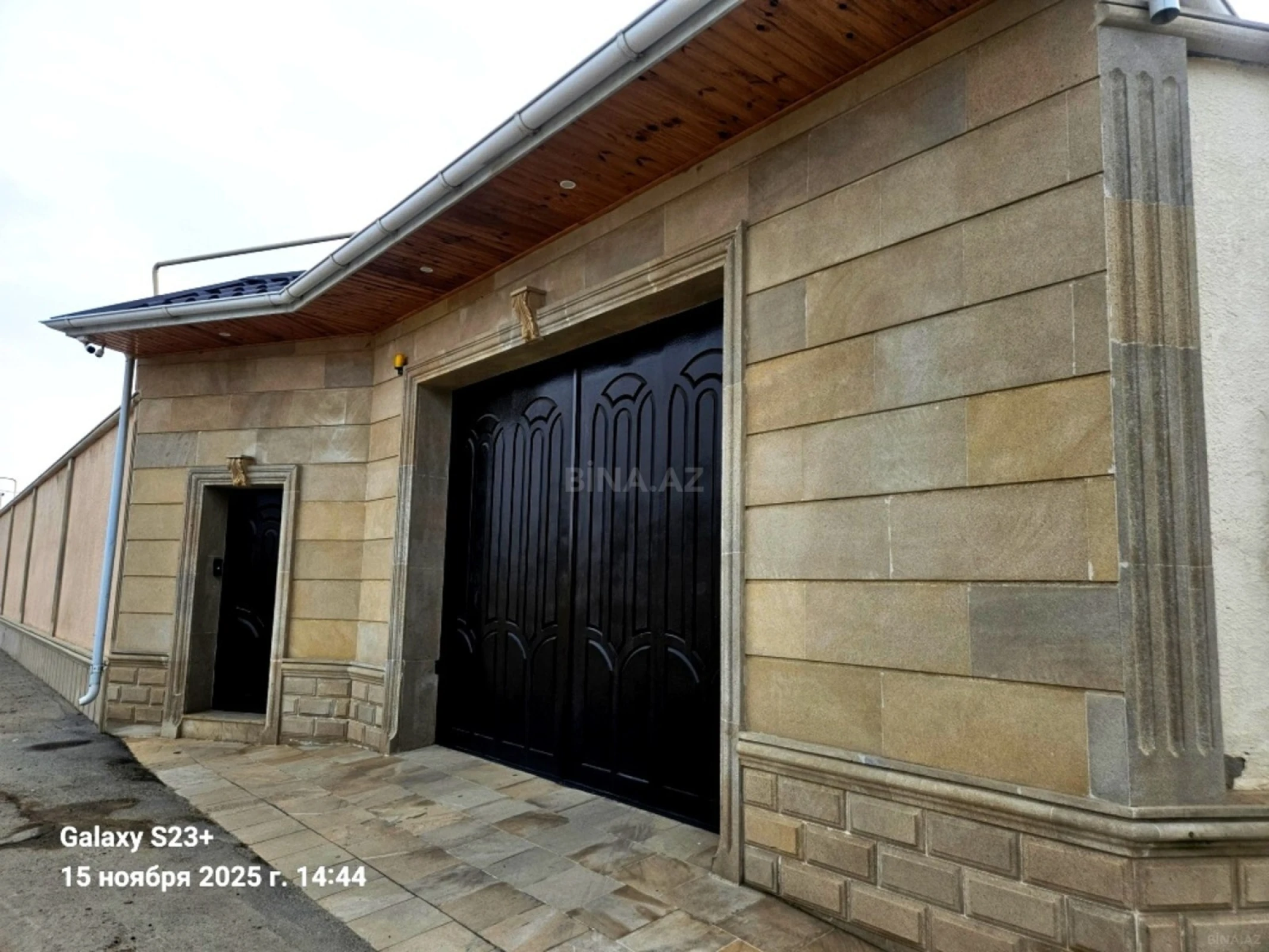 Satılır 6 otaqlı həyət evi 400 m²