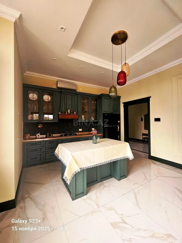 Satılır 6 otaqlı həyət evi 400 m²