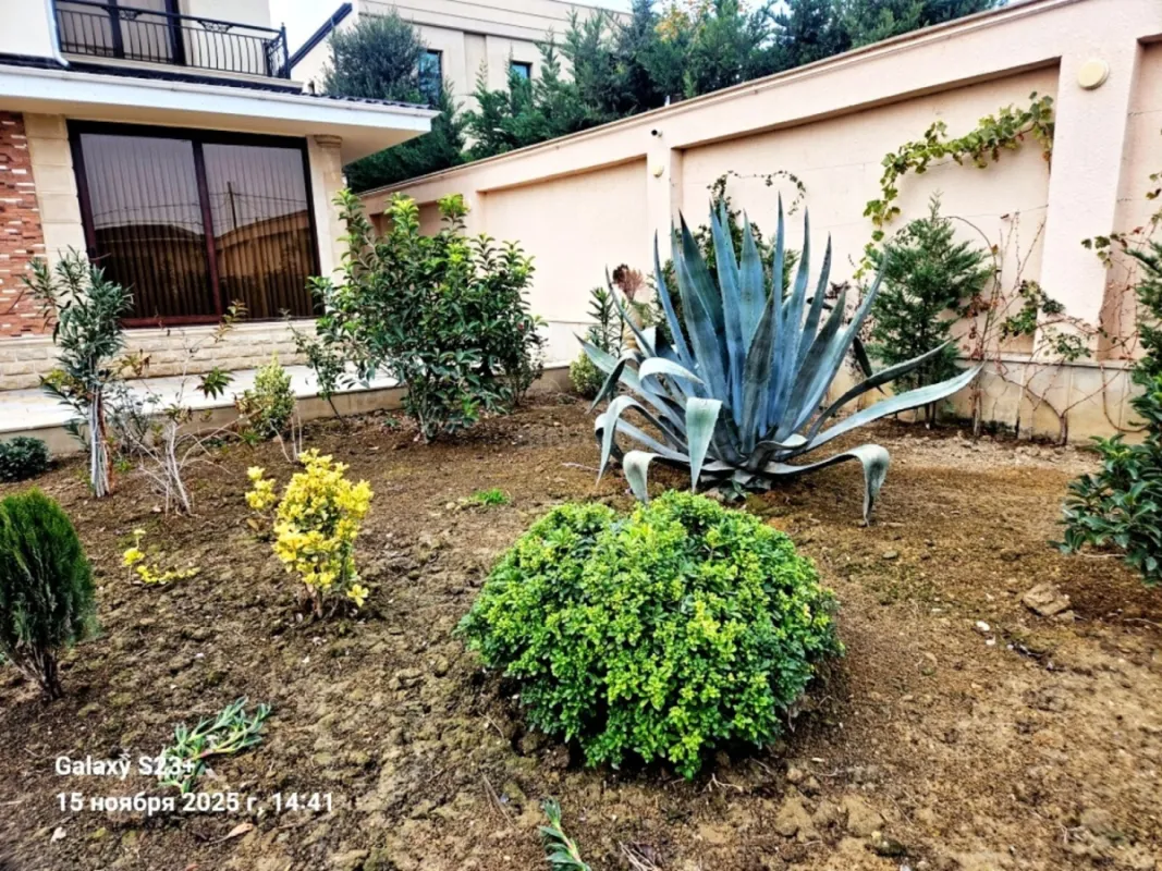 Satılır 6 otaqlı həyət evi 400 m²