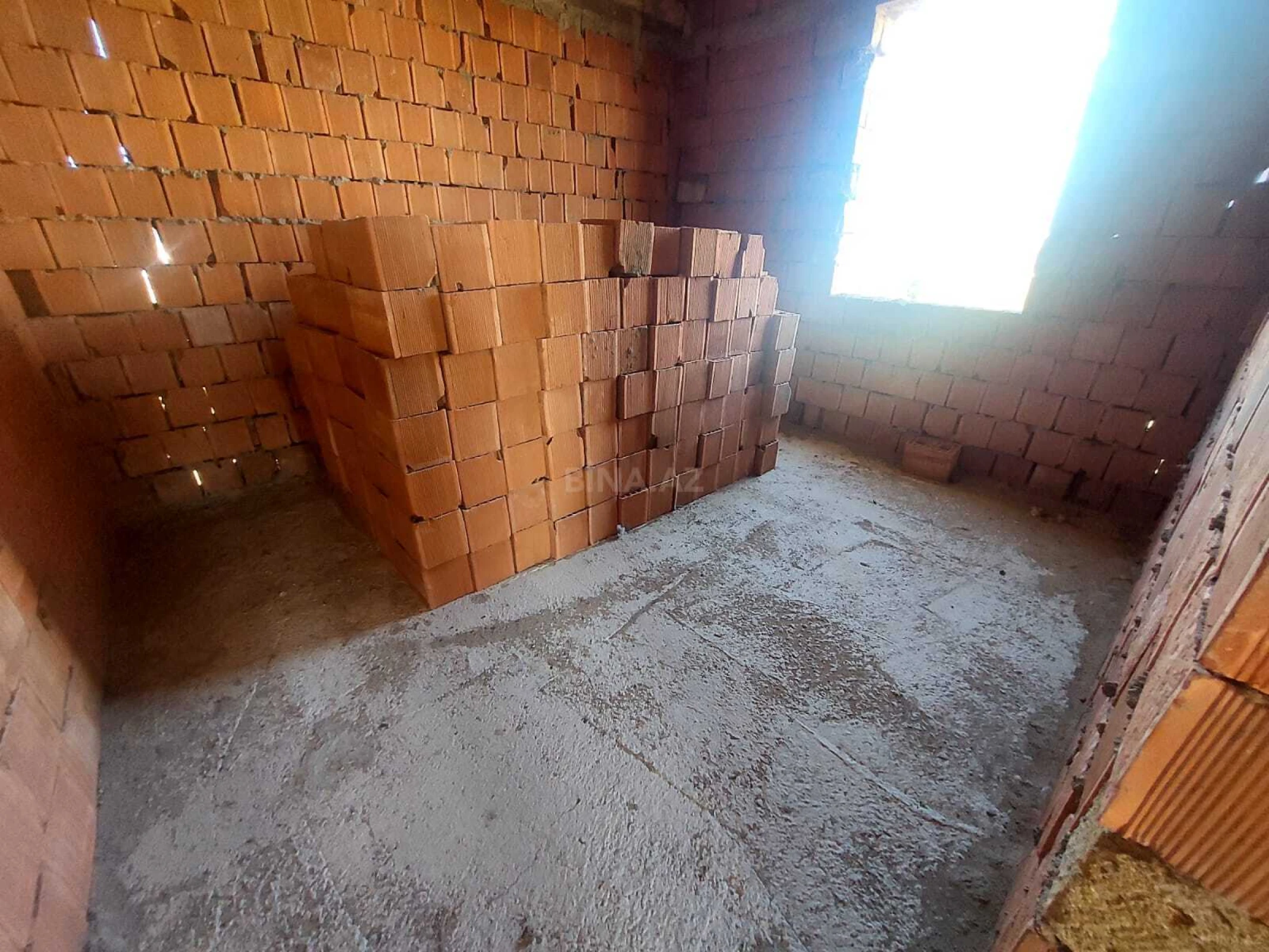 Satılır 8 otaqlı həyət evi 420 m²