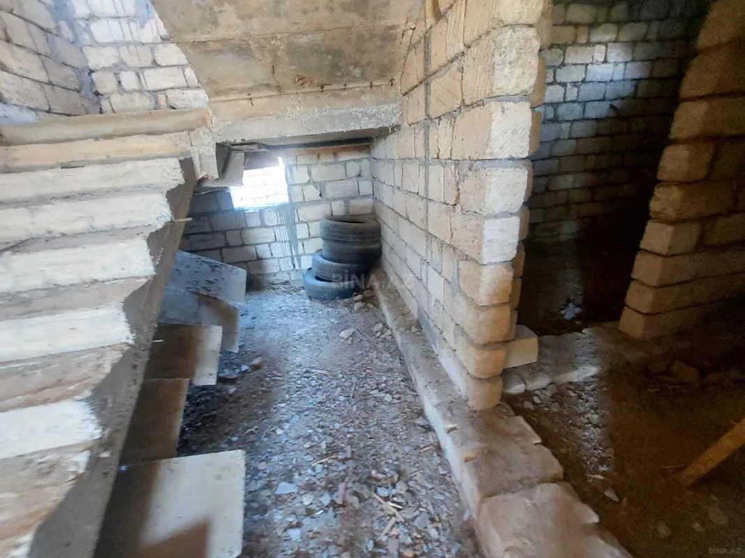 Satılır 8 otaqlı həyət evi 420 m²