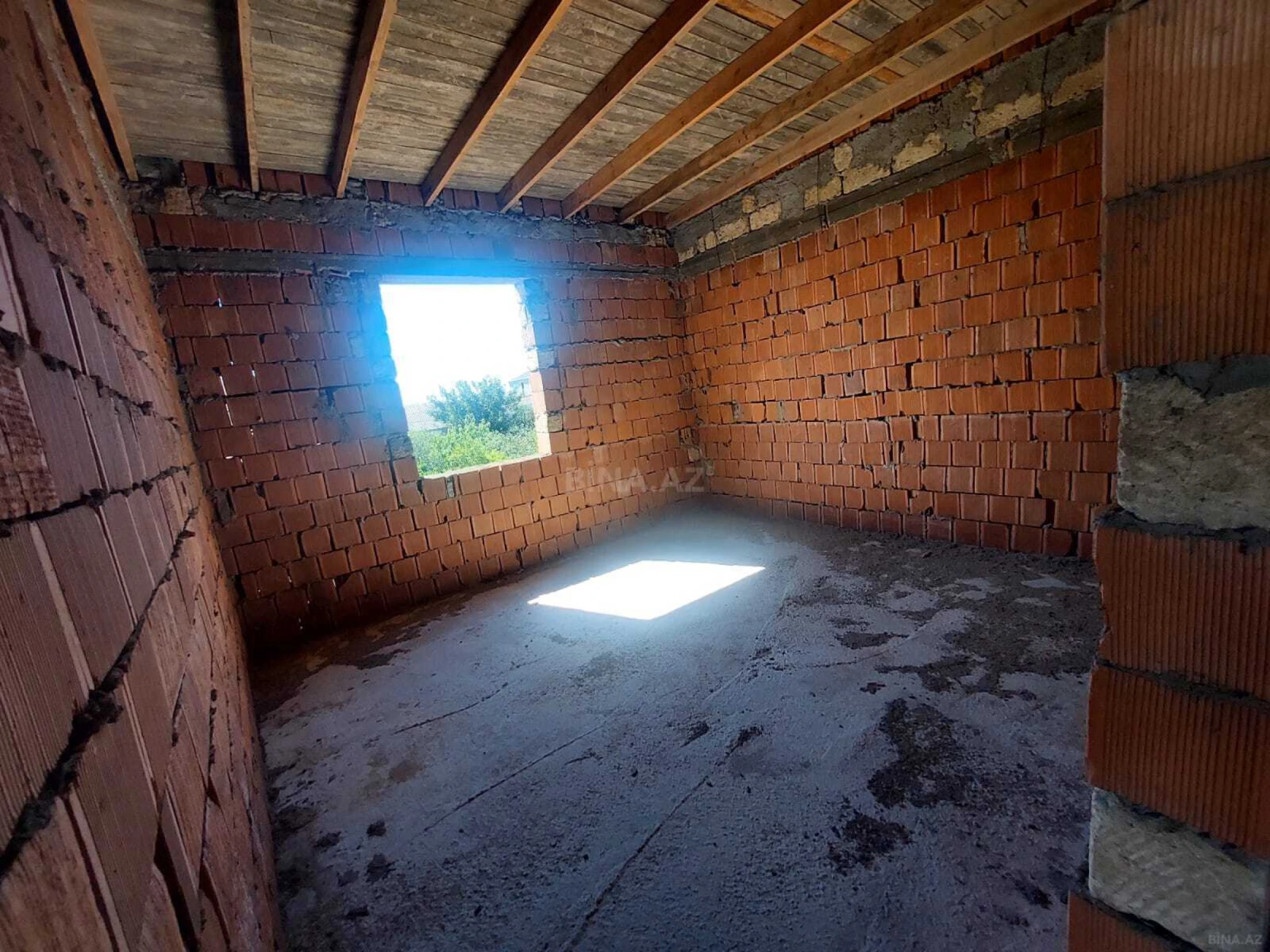 Satılır 8 otaqlı həyət evi 420 m²