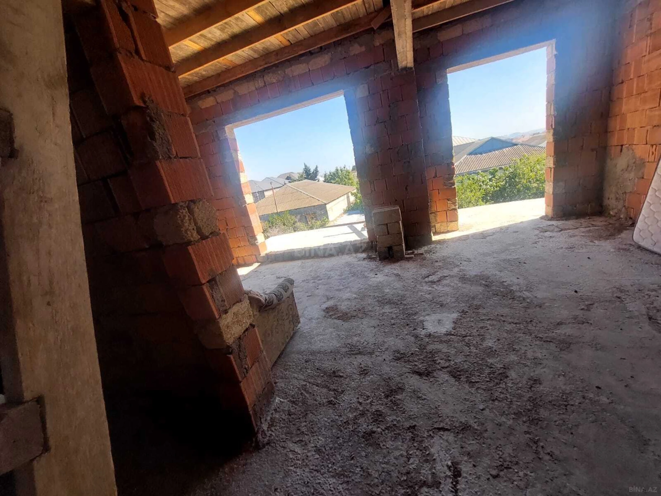 Satılır 8 otaqlı həyət evi 420 m²