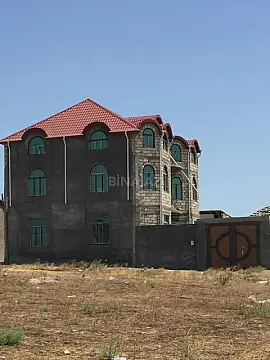 Satılır 8 otaqlı həyət evi 420 m²