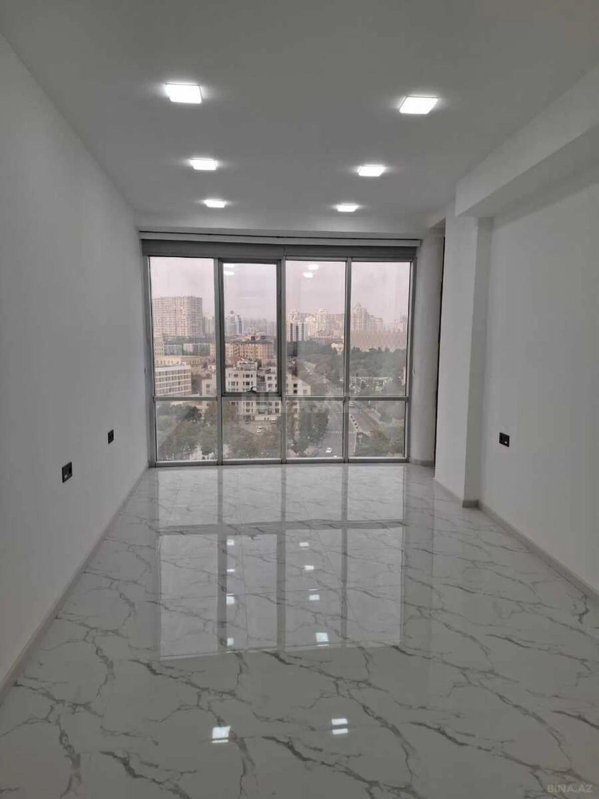 Kirayə verilir 16 otaqlı ofis 400 m²