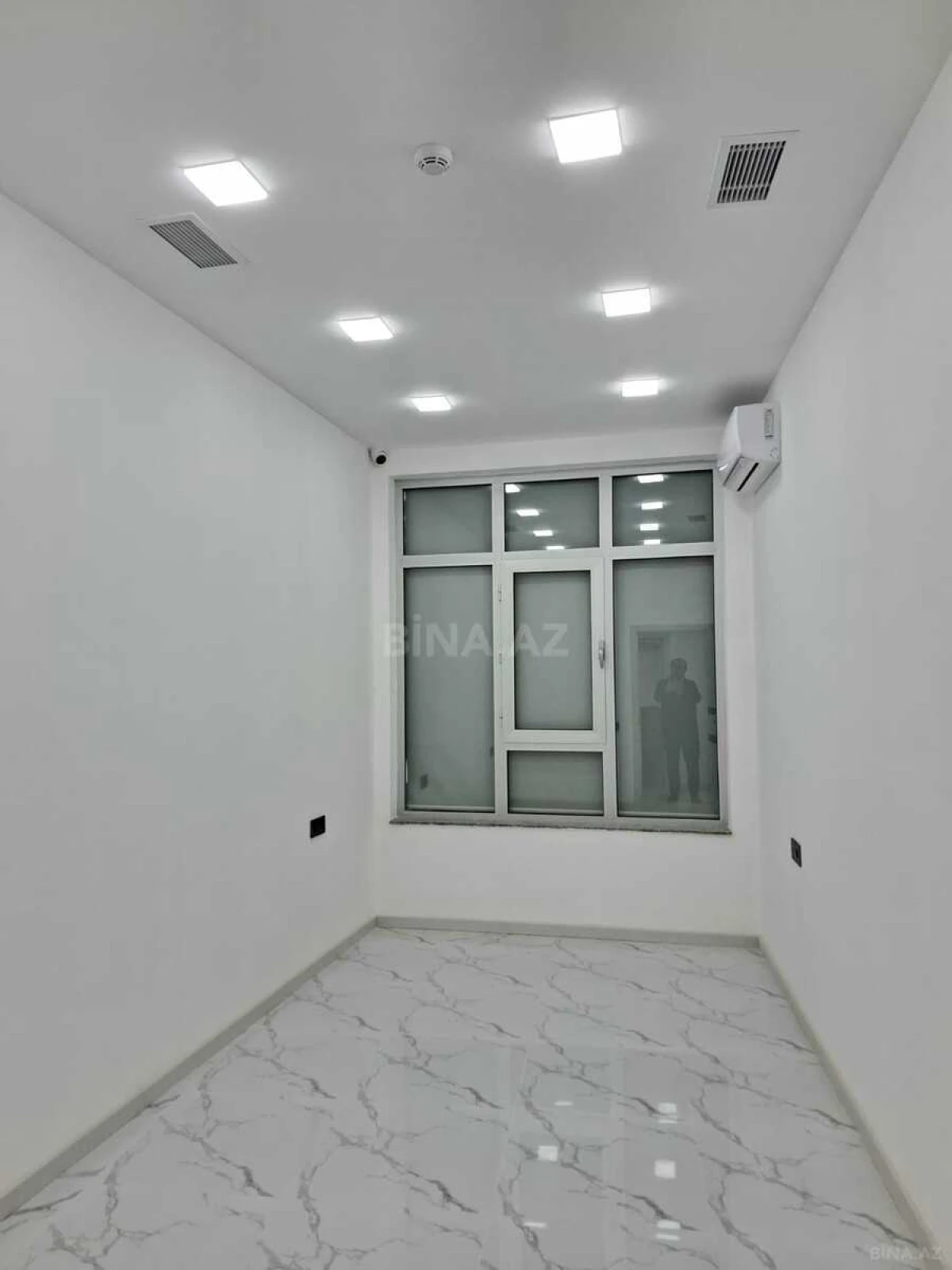 Kirayə verilir 16 otaqlı ofis 400 m²