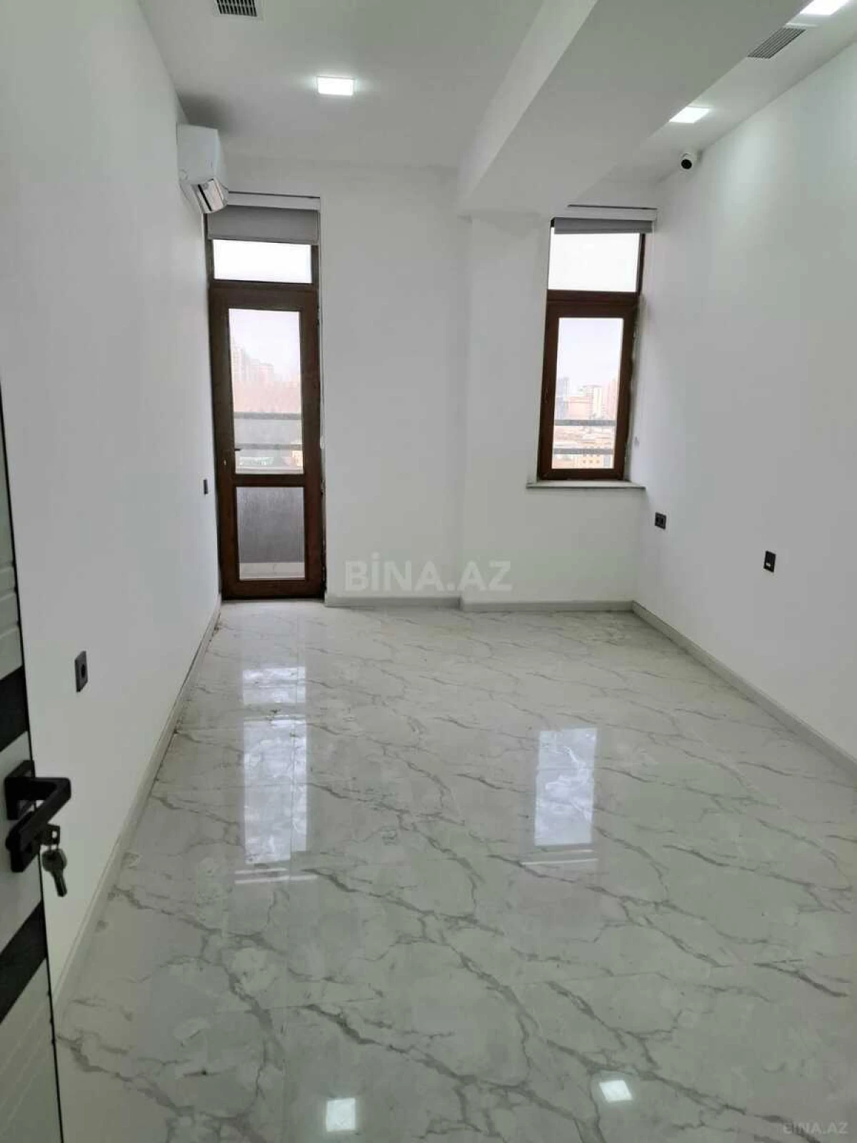 Kirayə verilir 16 otaqlı ofis 400 m²