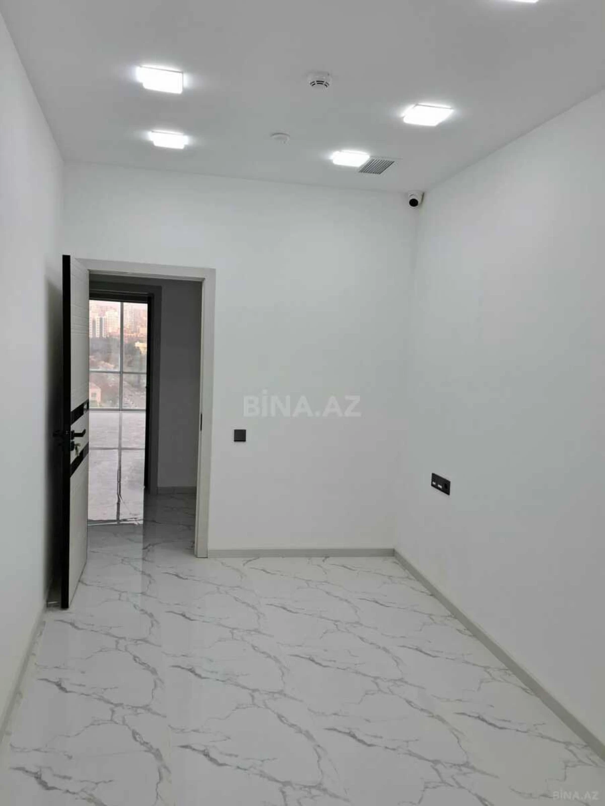 Kirayə verilir 16 otaqlı ofis 400 m²