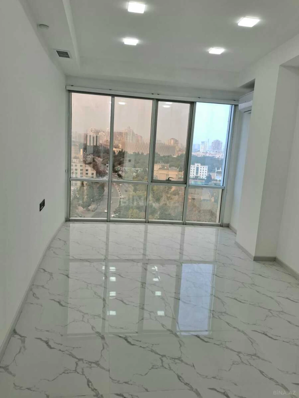 Kirayə verilir 16 otaqlı ofis 400 m²