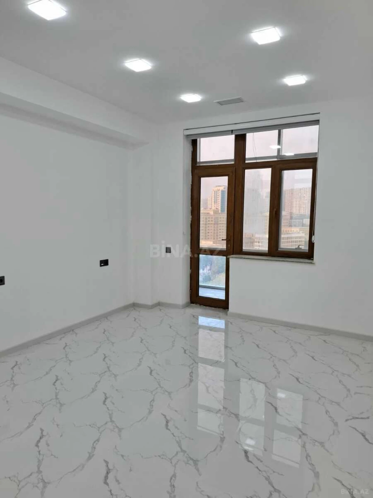 Kirayə verilir 16 otaqlı ofis 400 m²