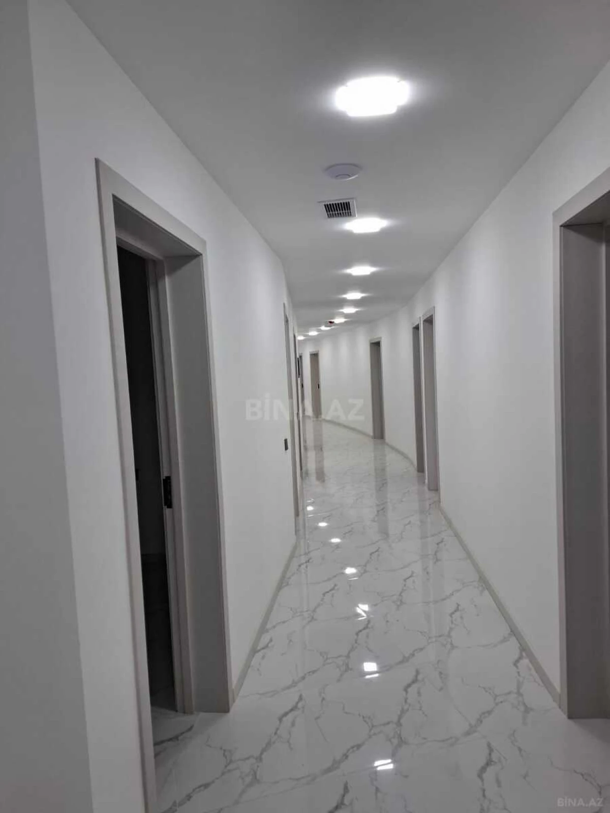Kirayə verilir 16 otaqlı ofis 400 m²