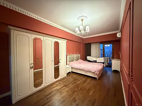 Satılır 3 otaqlı mənzil 141 m²