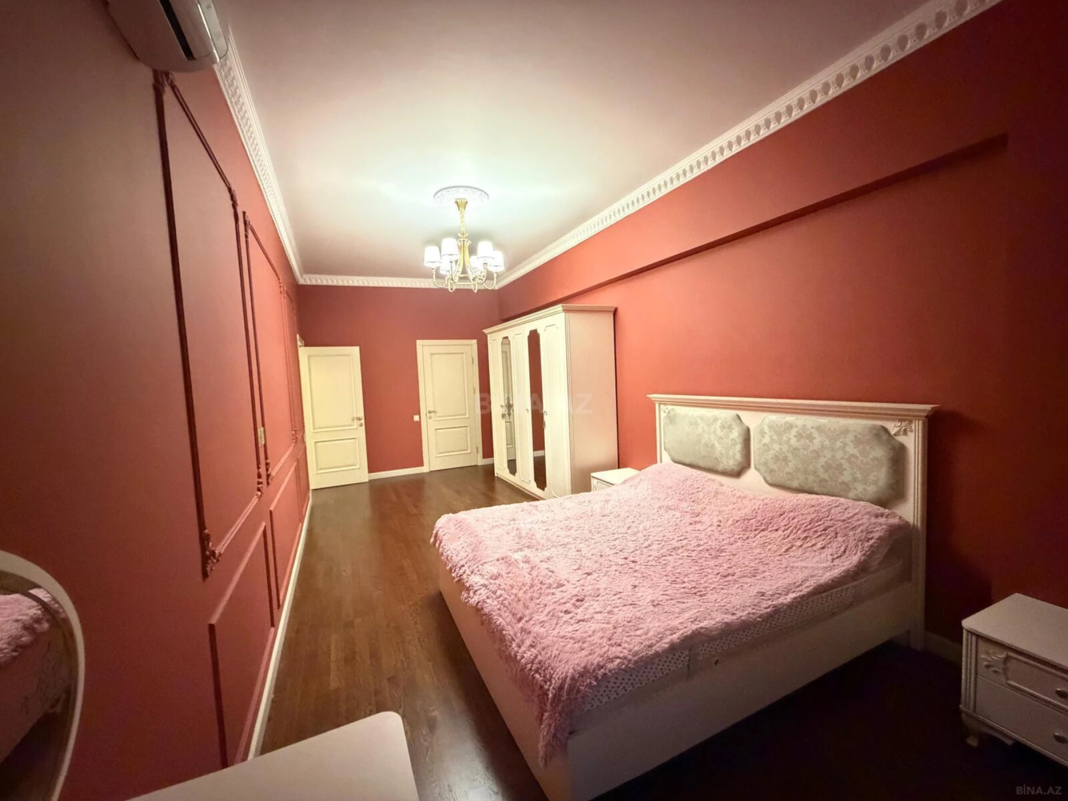 Satılır 3 otaqlı mənzil 141 m²