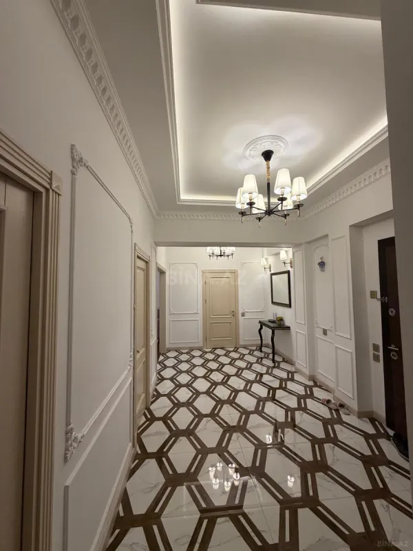 Satılır 3 otaqlı mənzil 141 m²