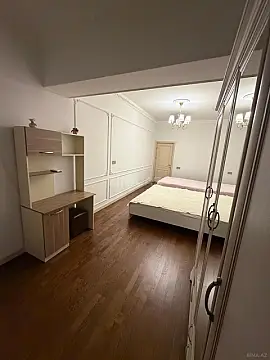 Satılır 3 otaqlı mənzil 141 m²