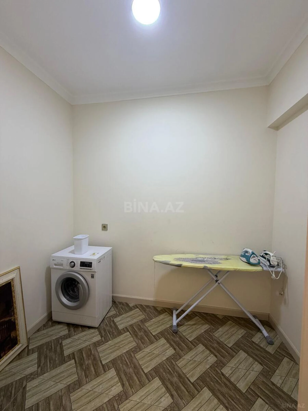 Satılır 3 otaqlı mənzil 141 m²