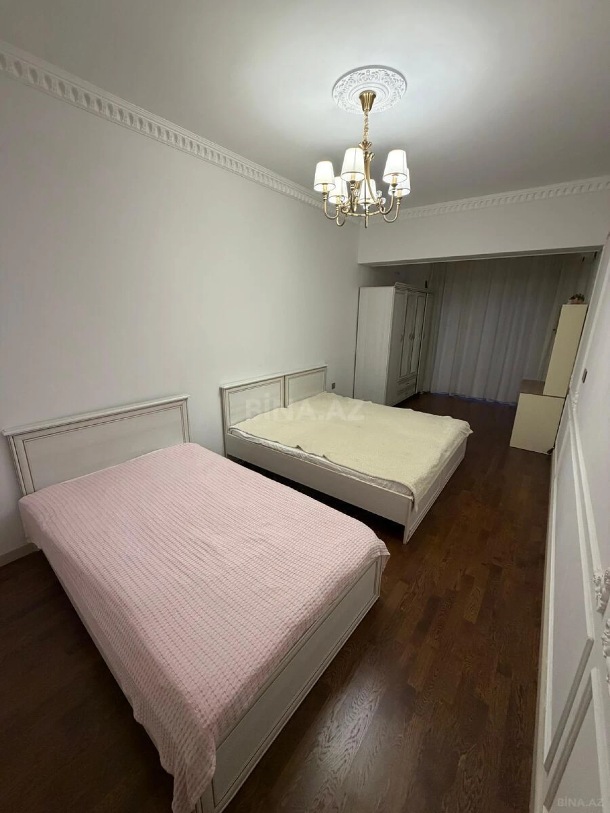 Satılır 3 otaqlı mənzil 141 m²