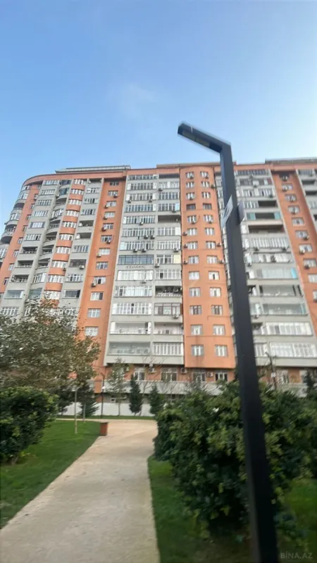 Satılır 3 otaqlı mənzil 155 m²