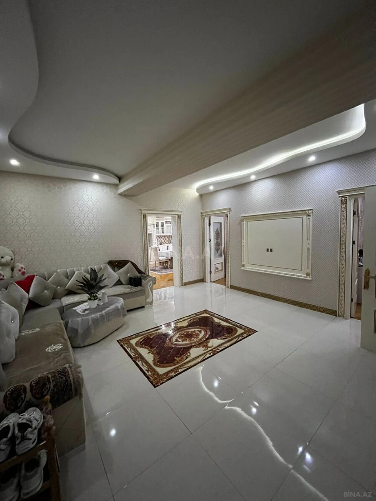 Satılır 3 otaqlı mənzil 155 m²