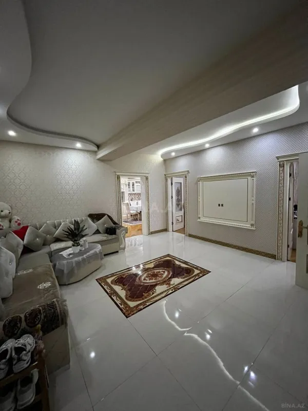 Satılır 3 otaqlı mənzil 155 m²
