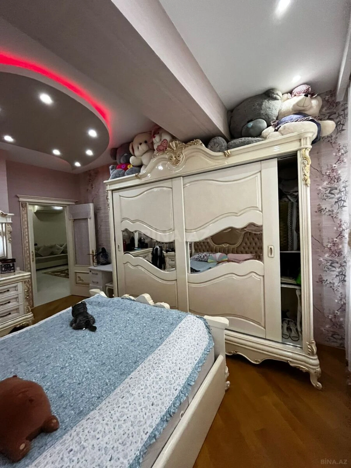 Satılır 3 otaqlı mənzil 155 m²