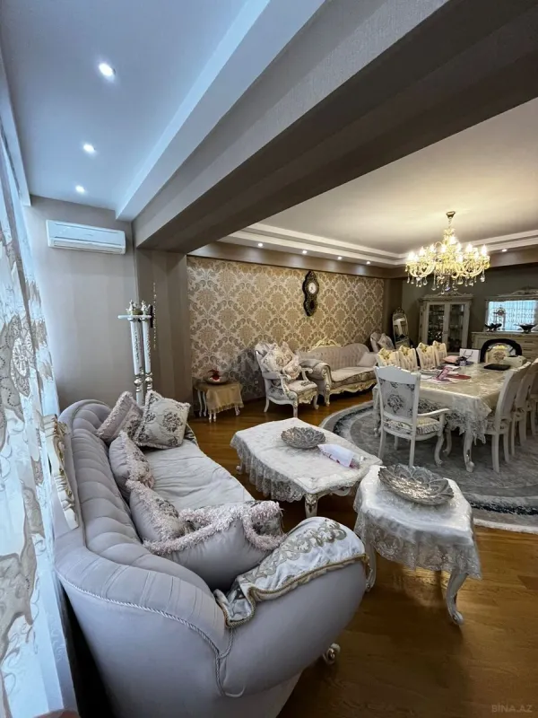 Satılır 3 otaqlı mənzil 155 m²