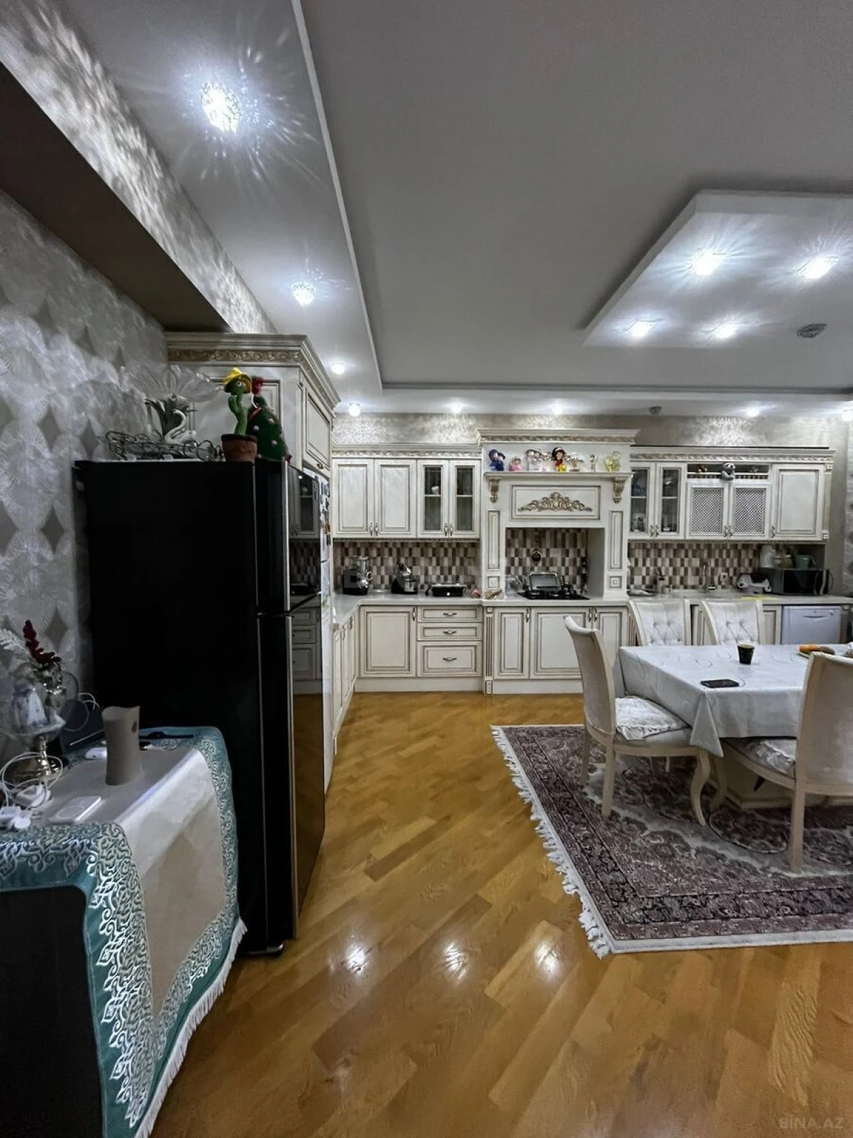 Satılır 3 otaqlı mənzil 155 m²
