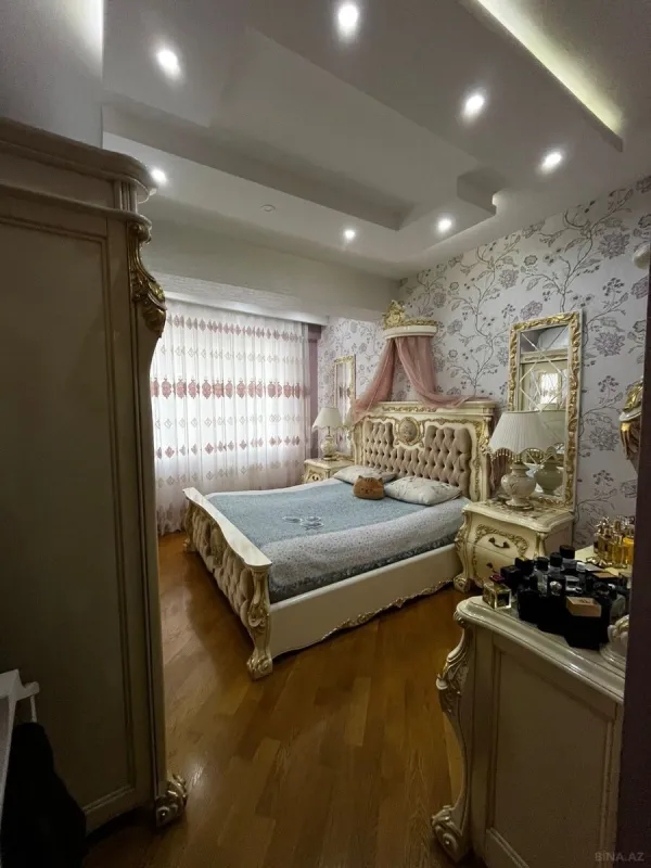 Satılır 3 otaqlı mənzil 155 m²