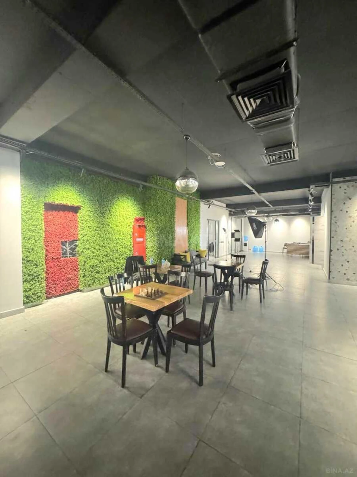 Satılır obyekt 440 m²