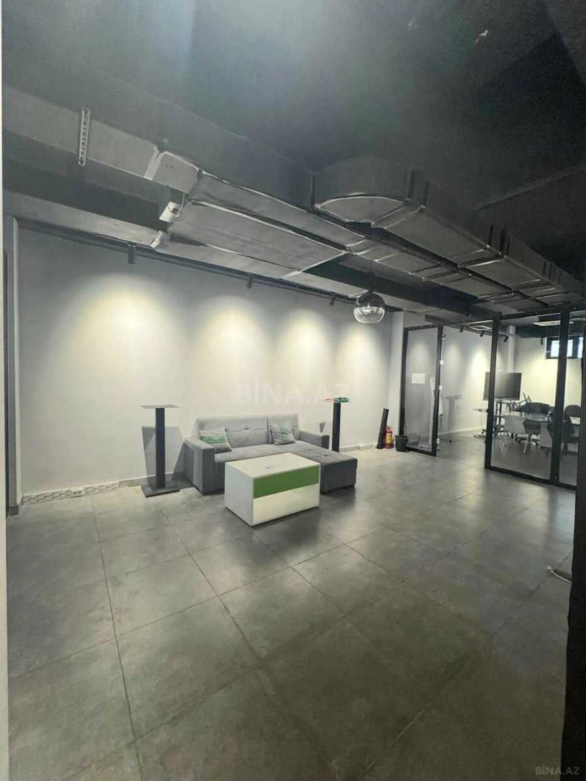 Satılır obyekt 440 m²