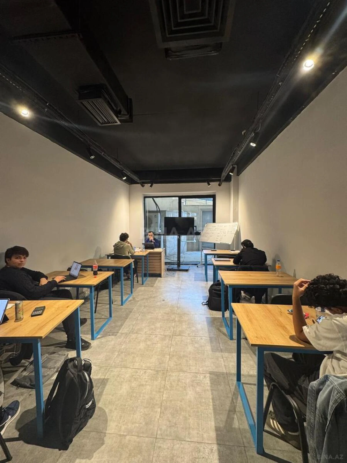 Satılır obyekt 440 m²