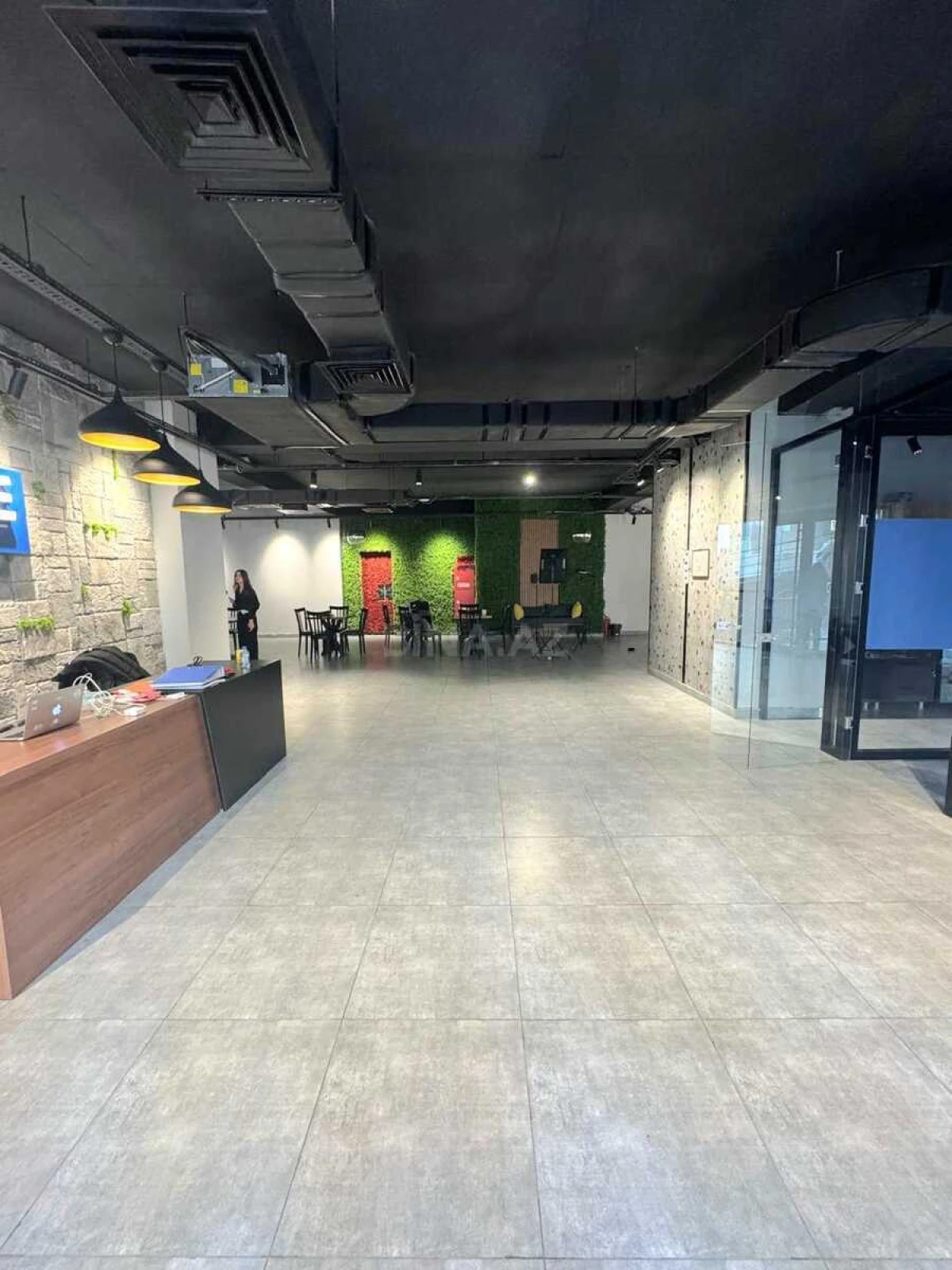 Satılır obyekt 440 m²