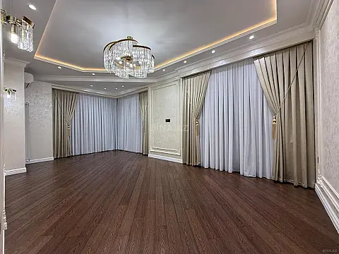 Satılır 3 otaqlı mənzil 130 m²