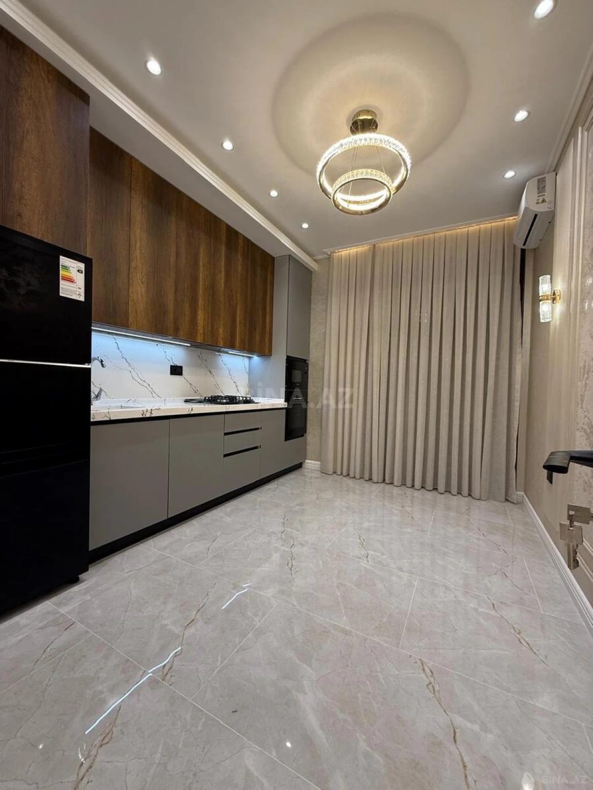 Satılır 3 otaqlı mənzil 130 m²