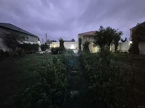 Satılır 4 otaqlı həyət evi 250 m²