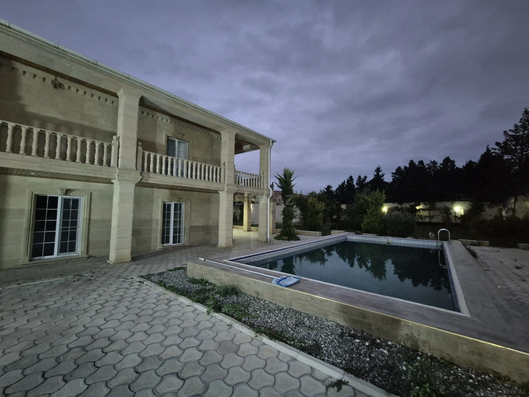 Satılır 4 otaqlı həyət evi 250 m²