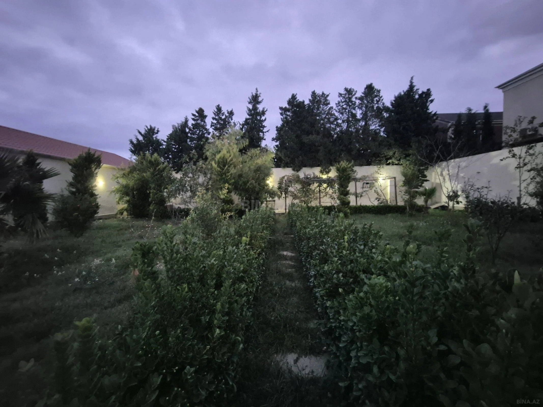 Satılır 4 otaqlı həyət evi 250 m²