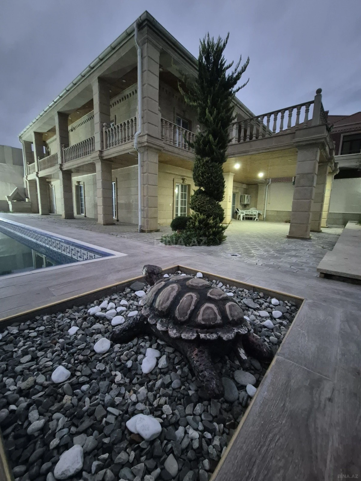 Satılır 4 otaqlı həyət evi 250 m²