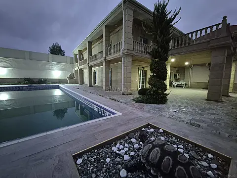 Satılır 4 otaqlı həyət evi 250 m²