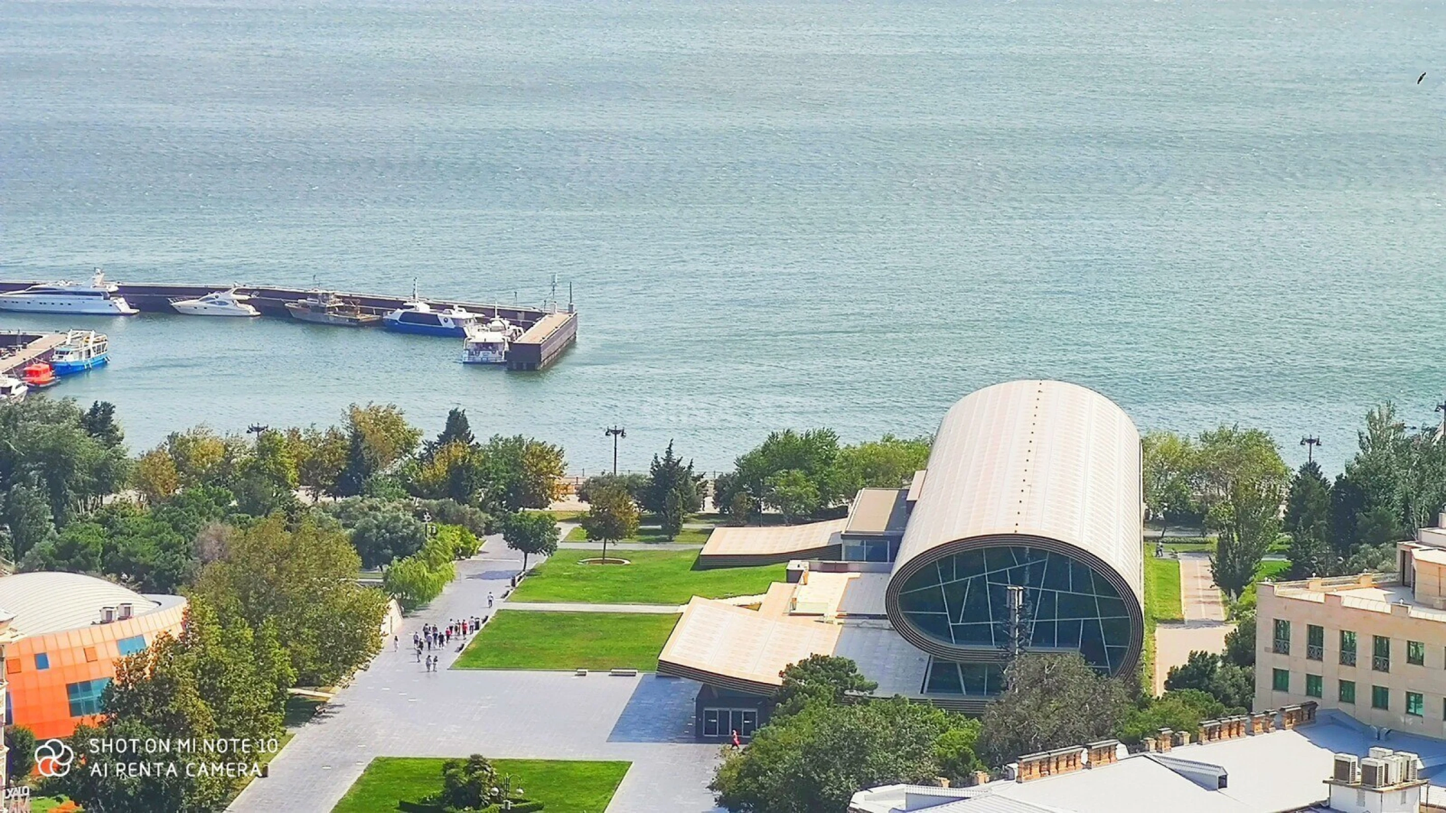 Satılır 4 otaqlı mənzil 170 m²