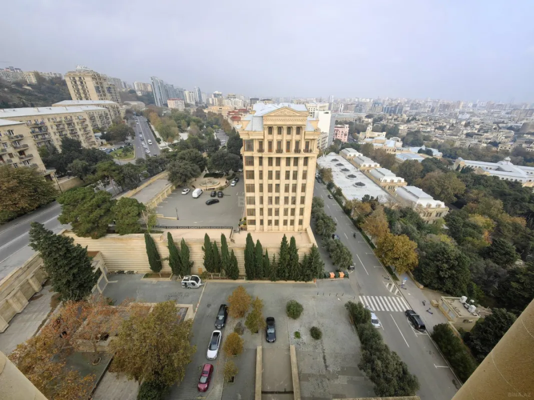 Satılır 4 otaqlı mənzil 170 m²