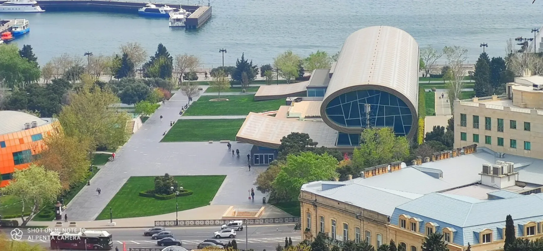 Satılır 4 otaqlı mənzil 170 m²