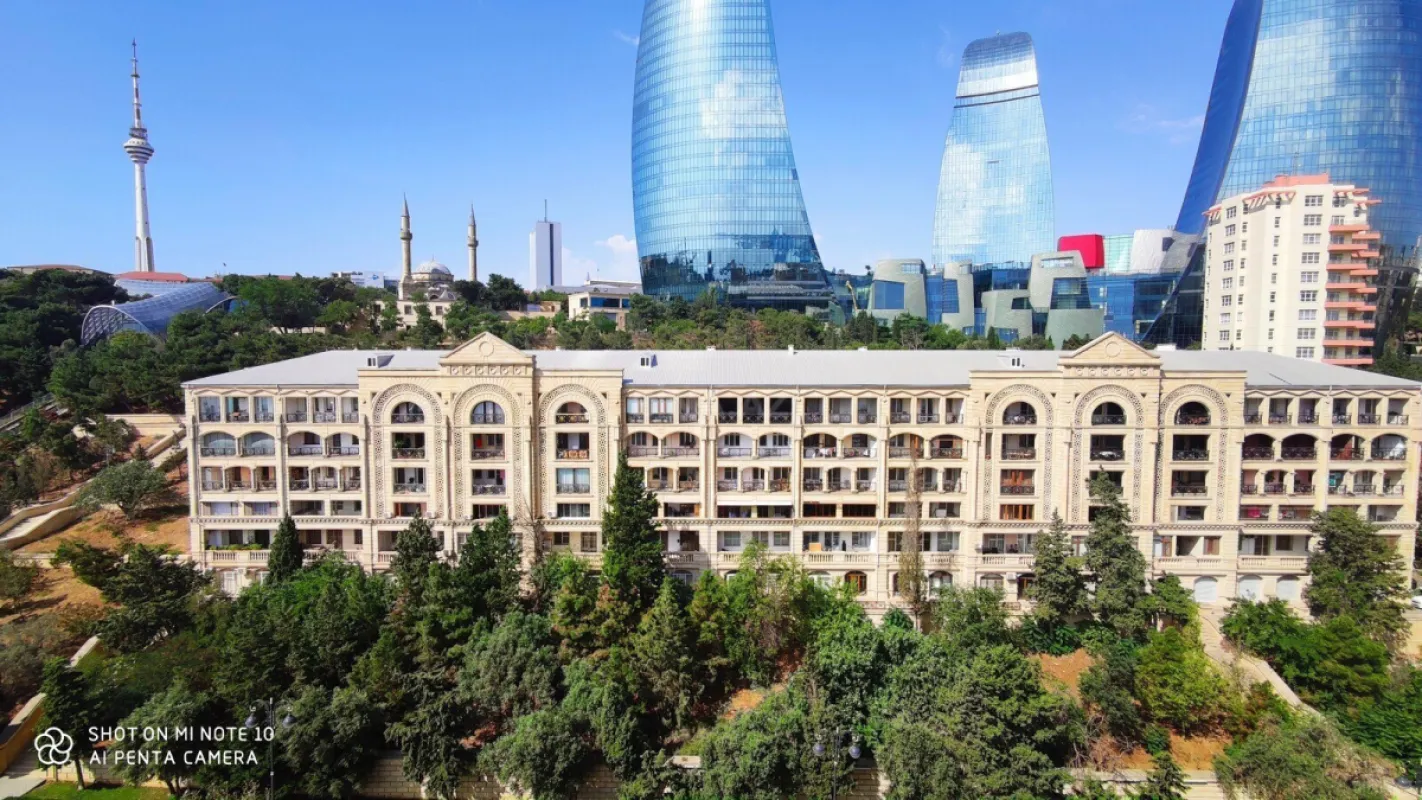 Satılır 4 otaqlı mənzil 170 m²