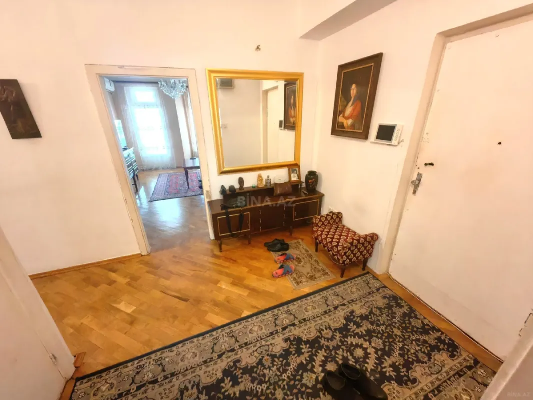 Satılır 4 otaqlı mənzil 170 m²