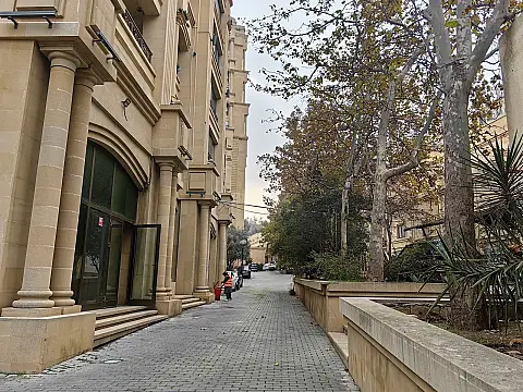 Satılır 4 otaqlı mənzil 170 m²